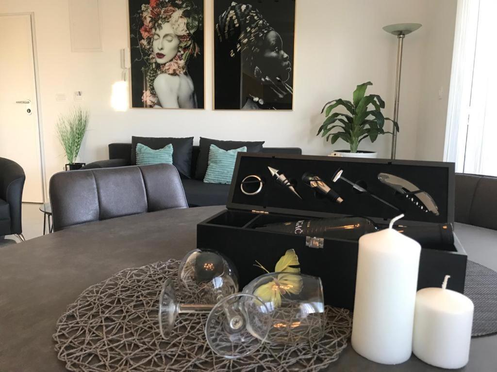 Hedonist-Luxury 2 Bedroom Apartment With Private Hot Tub, Garden And Free Parking Trogir Luaran gambar