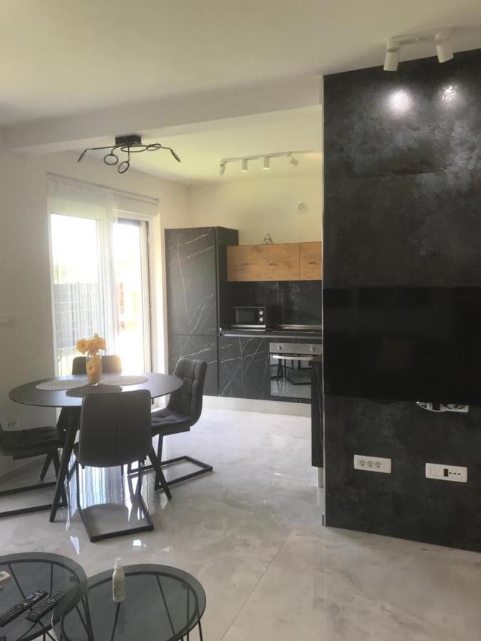 Hedonist-Luxury 2 Bedroom Apartment With Private Hot Tub, Garden And Free Parking Trogir Luaran gambar