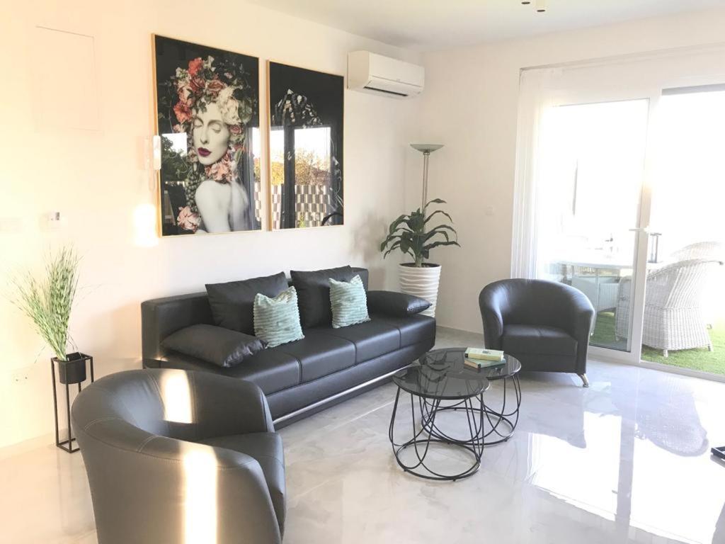 Hedonist-Luxury 2 Bedroom Apartment With Private Hot Tub, Garden And Free Parking Trogir Luaran gambar