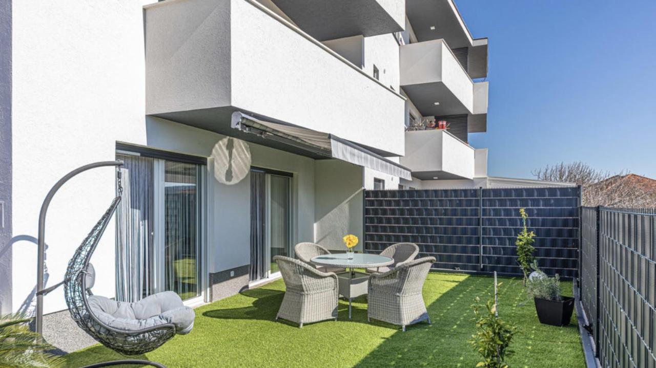 Hedonist-Luxury 2 Bedroom Apartment With Private Hot Tub, Garden And Free Parking Trogir Luaran gambar