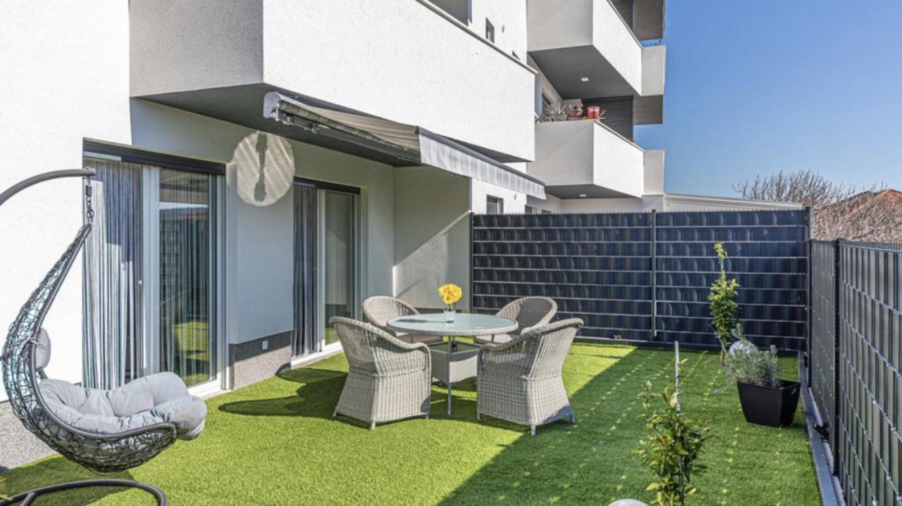 Hedonist-Luxury 2 Bedroom Apartment With Private Hot Tub, Garden And Free Parking Trogir Luaran gambar